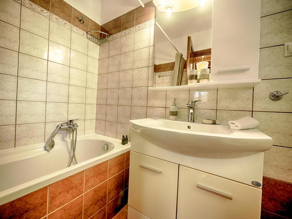 Cozy Family Friendly Apartment With Large Garden Close To Beaches - Dirella Kinopiásztesz Kültér fotó